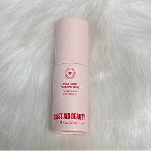 First aid beauty body acne clearing mist NEW 🩷